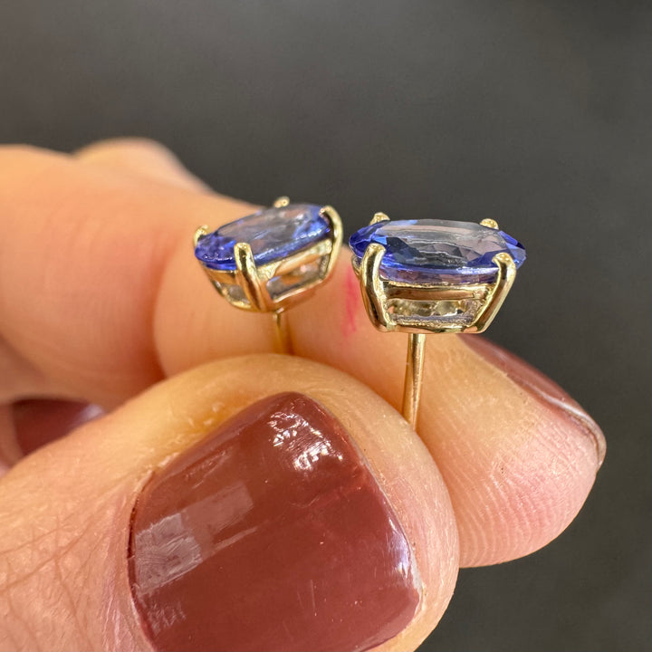 10K Yellow Gold Oval Tanzanite Stud Earrings