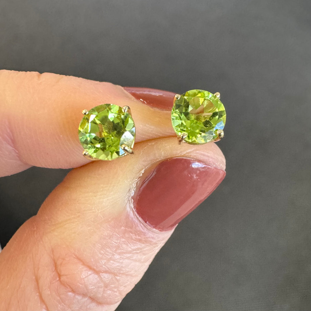 10K Yellow Gold Peridot Stud Earrings