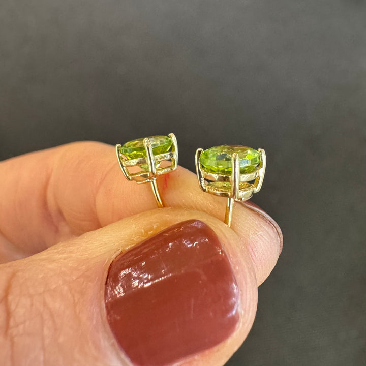 10K Yellow Gold Peridot Stud Earrings