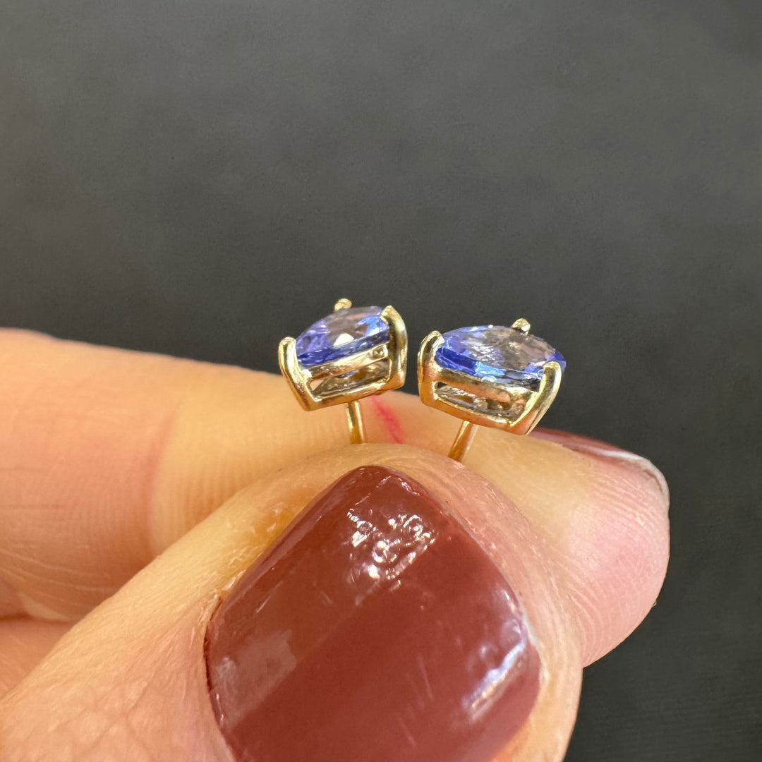 10K Yellow Gold Pear Shaped Tanzanite Stud Earrings