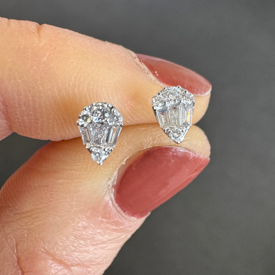 18K White Gold Diamond Stud Earrings