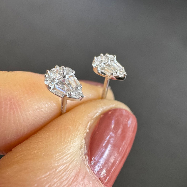 18K White Gold Diamond Stud Earrings