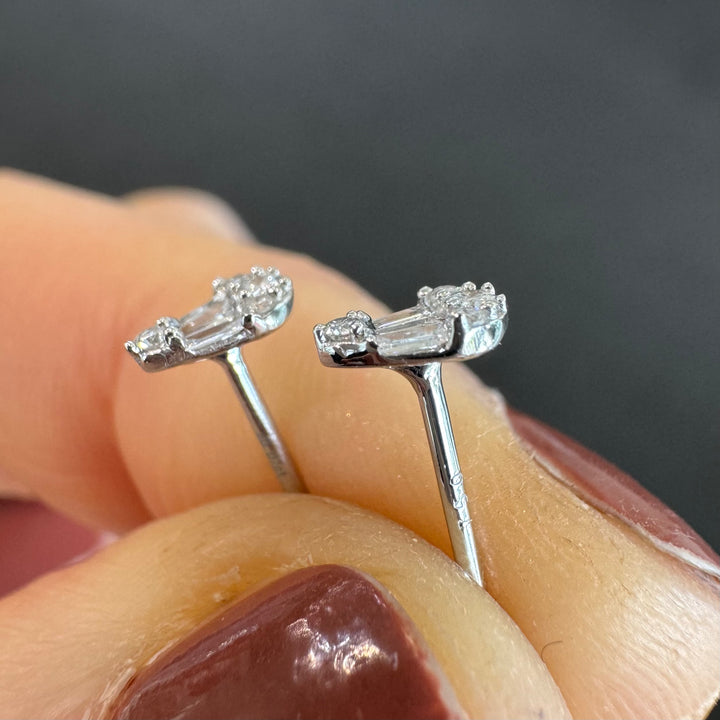 18K White Gold Diamond Stud Earrings