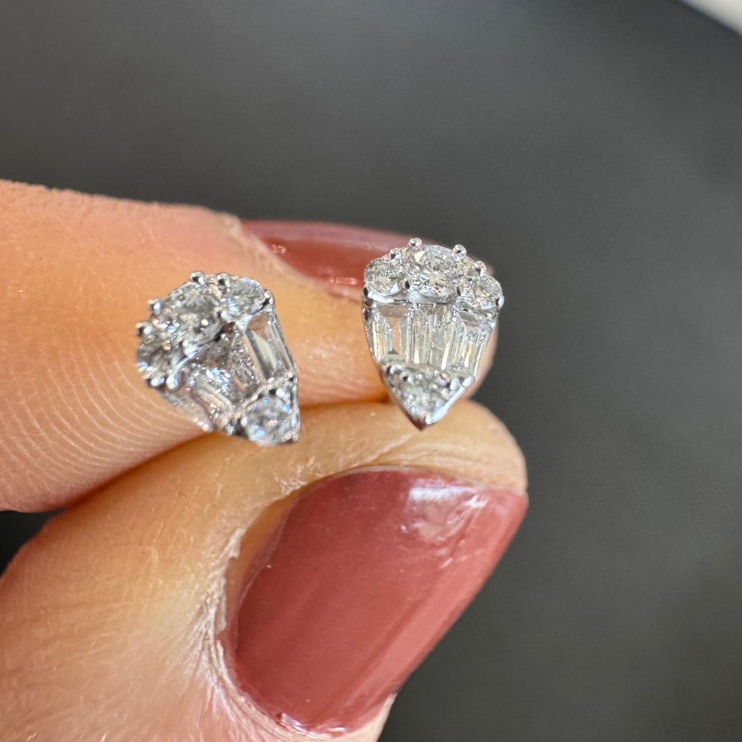 18K White Gold Diamond Stud Earrings