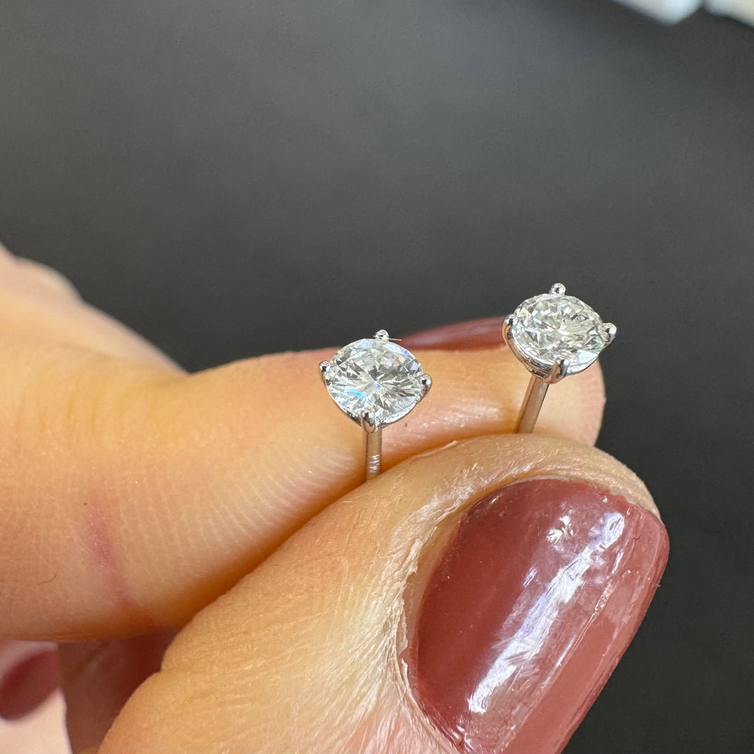 Platinum 4-claw Diamond Stud Earrings