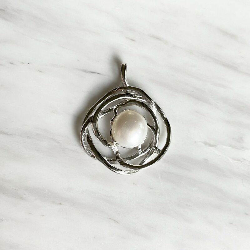 Sterling Silver Webb Pendant Freshwater Pearl LJ8449